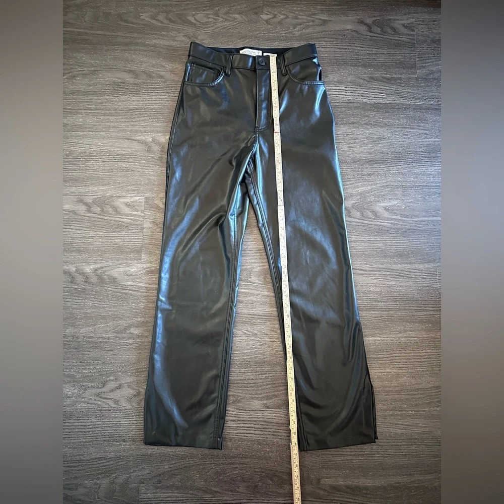Abercrombie & Fitch 90s Straight Ultra High Rise Vegan Leather Pants SZ 28 NWT